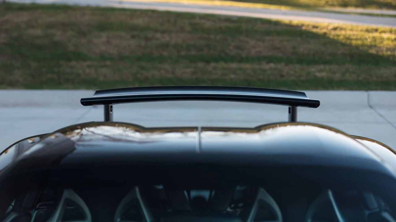 2005 Porsche Carrera GT - Image 14 of 31