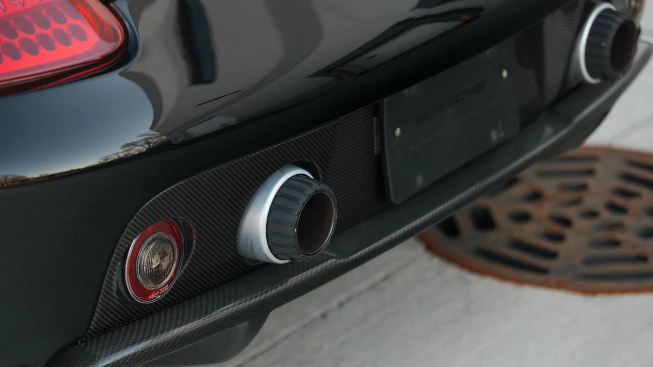 2005 Porsche Carrera GT - Image 23 of 31