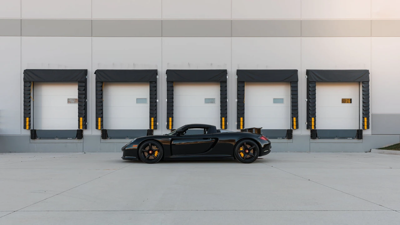 2005 Porsche Carrera GT - Image 26 of 31