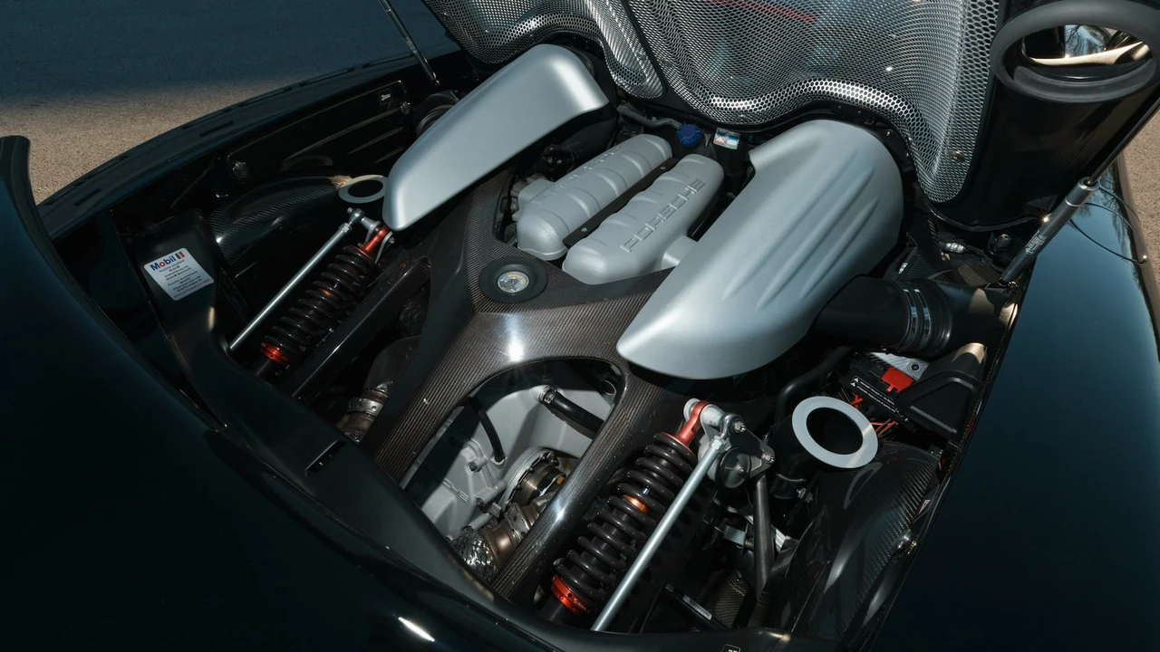 2005 Porsche Carrera GT - Image 7 of 31