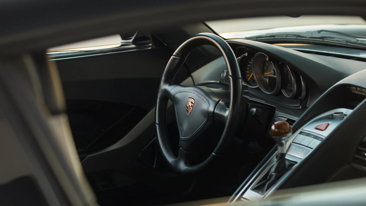 2005 Porsche Carrera GT - Image 9 of 31