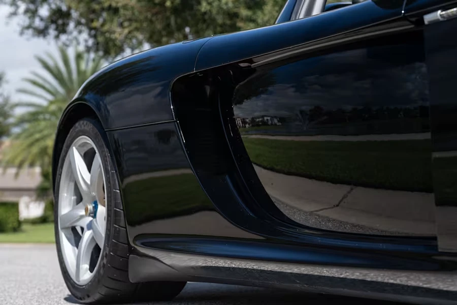 2005 Porsche Carrera GT - Image 13 of 31