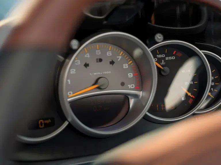 2005 Porsche Carrera GT - Image 17 of 31