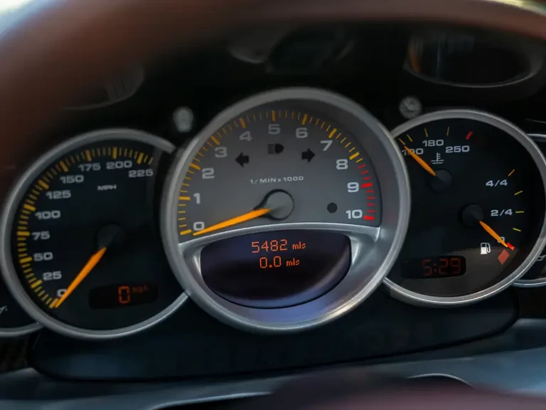 2005 Porsche Carrera GT - Image 13 of 31