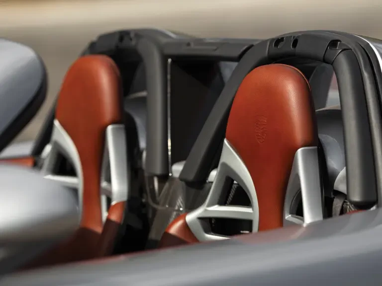 2005 Porsche Carrera GT - Image 14 of 28
