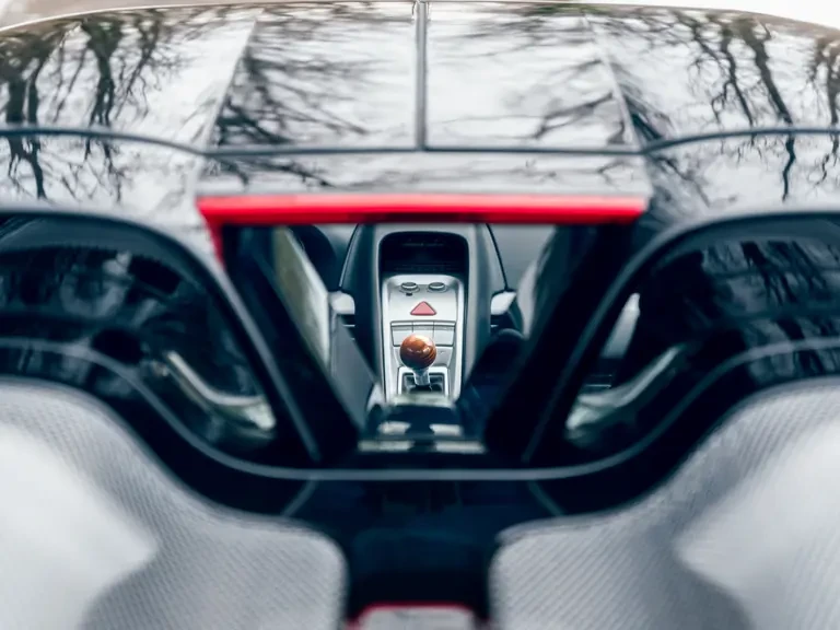 2005 Porsche Carrera GT - Image 24 of 31