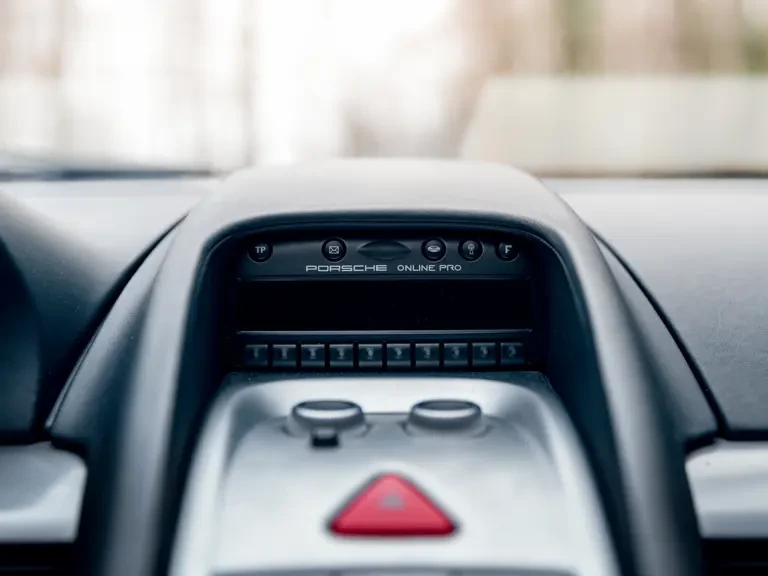 2005 Porsche Carrera GT - Image 18 of 31