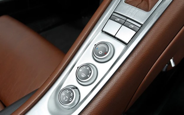2005 Porsche Carrera GT - Image 9 of 17