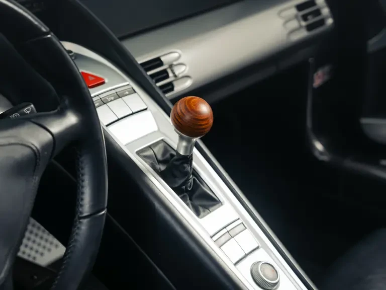 2005 Porsche Carrera GT - Image 17 of 31