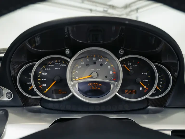 2005 Porsche Carrera GT - Image 13 of 31