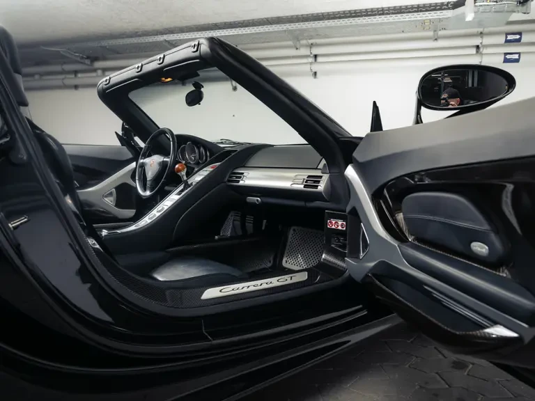 2005 Porsche Carrera GT - Image 18 of 31