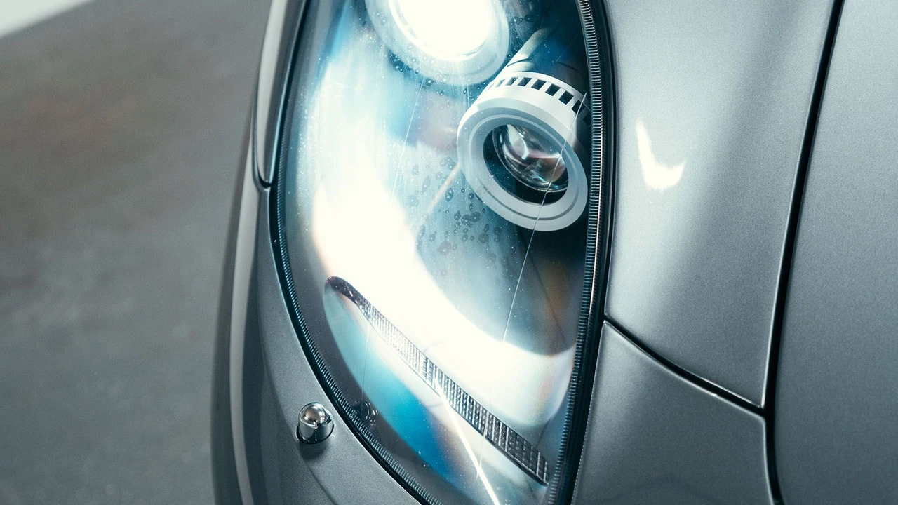 2005 Porsche Carrera GT - Image 12 of 31