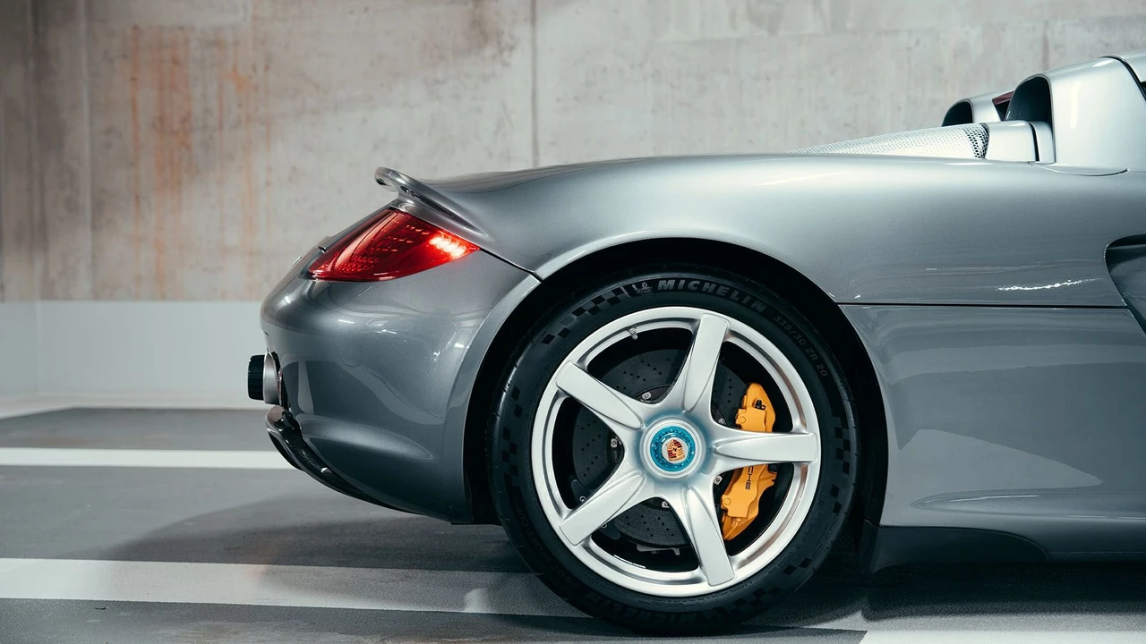 2005 Porsche Carrera GT - Image 28 of 31