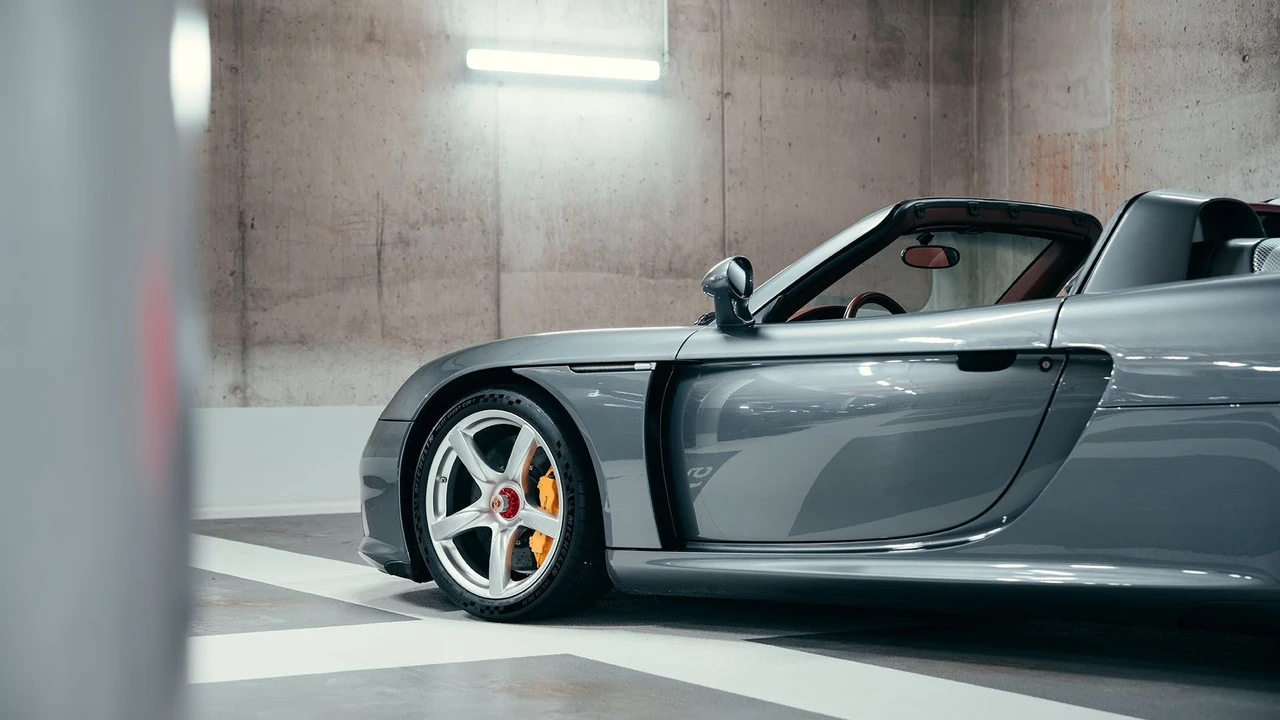 2005 Porsche Carrera GT - Image 25 of 31