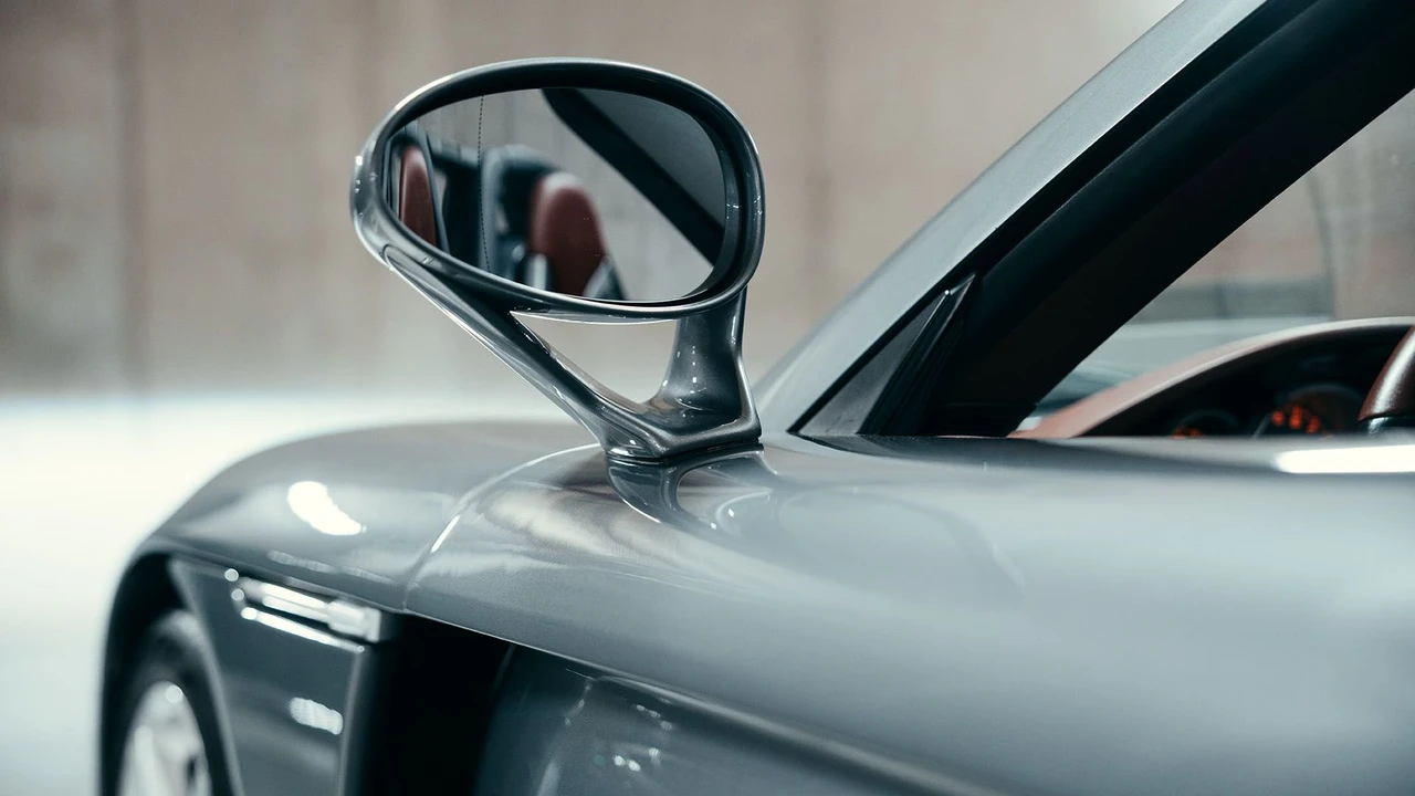 2005 Porsche Carrera GT - Image 15 of 31