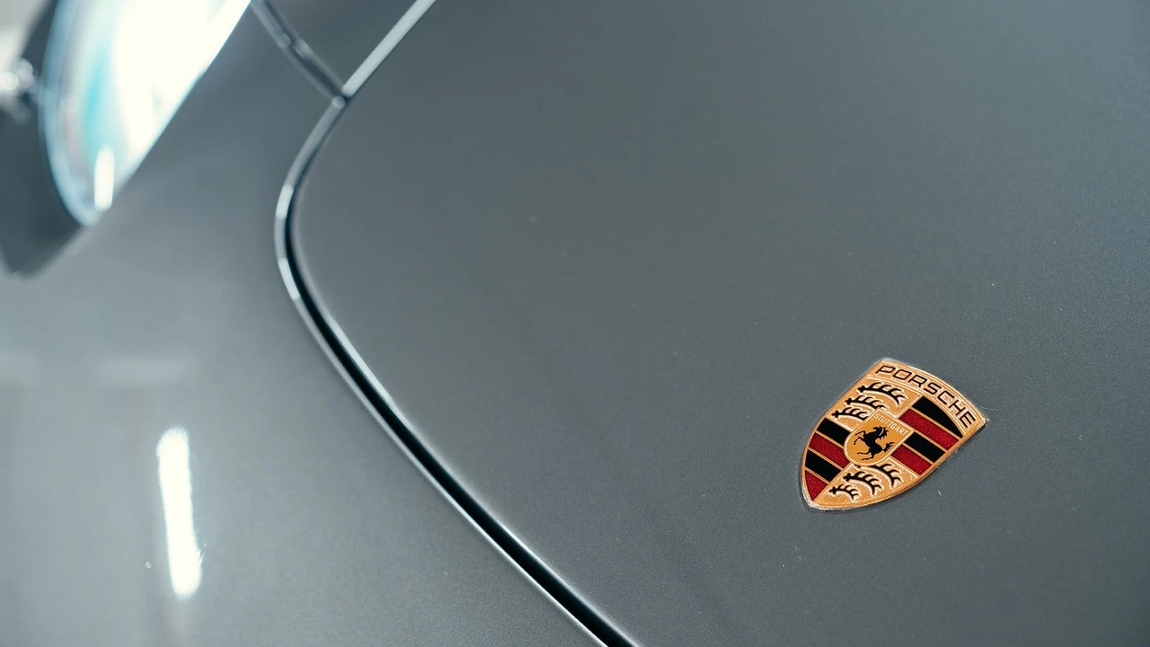 2005 Porsche Carrera GT - Image 10 of 31