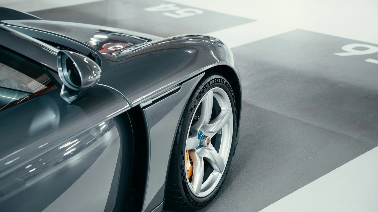 2005 Porsche Carrera GT - Image 18 of 31
