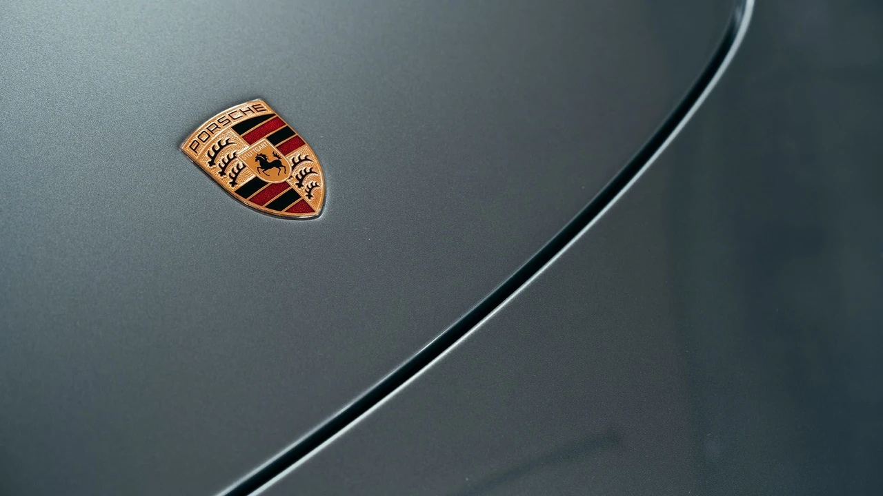 2005 Porsche Carrera GT - Image 13 of 31