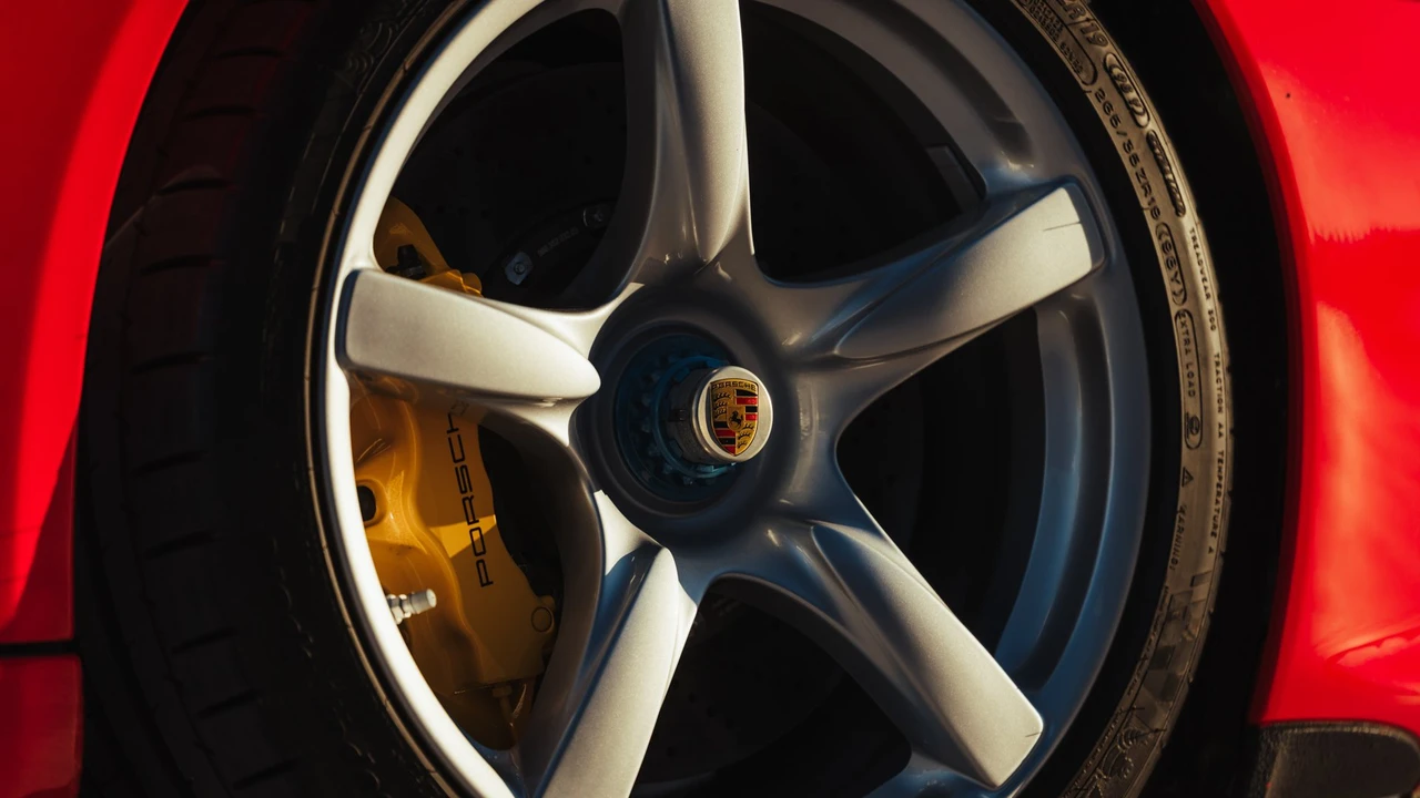 2005 Porsche Carrera GT - Image 7 of 31