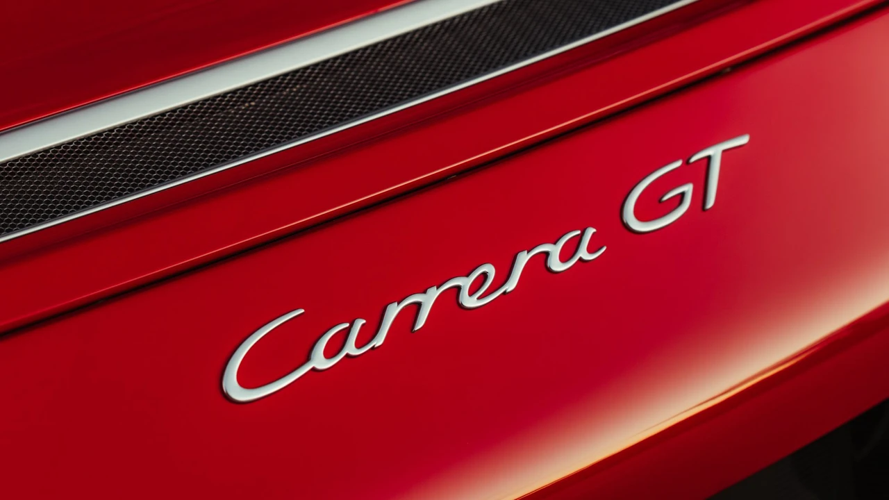 2005 Porsche Carrera GT - Image 11 of 31