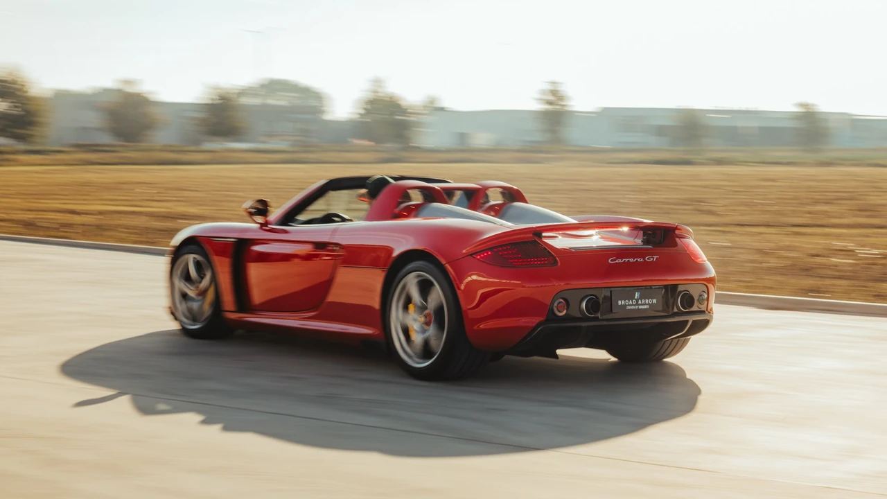 2005 Porsche Carrera GT - Image 9 of 31
