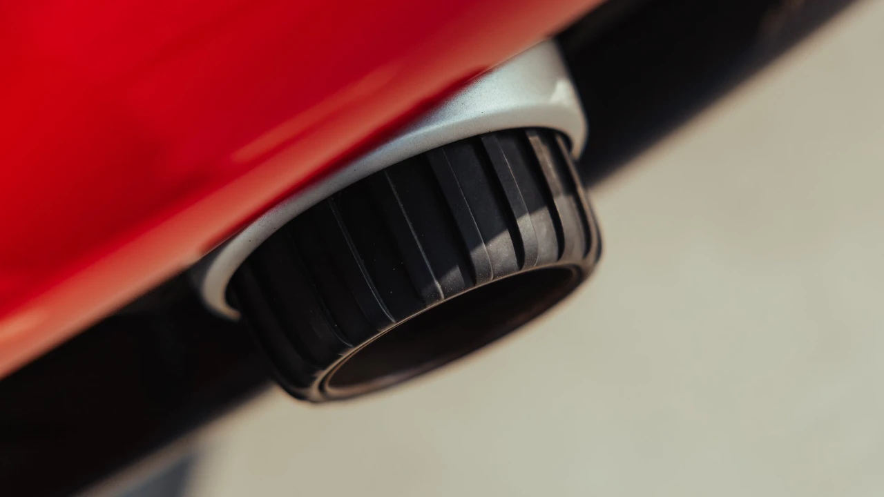 2005 Porsche Carrera GT - Image 30 of 31