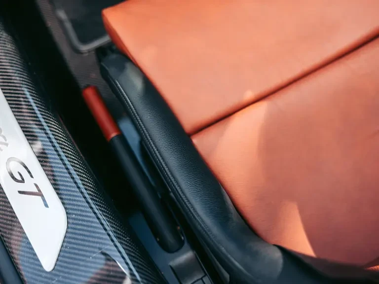 2005 Porsche Carrera GT - Image 19 of 31