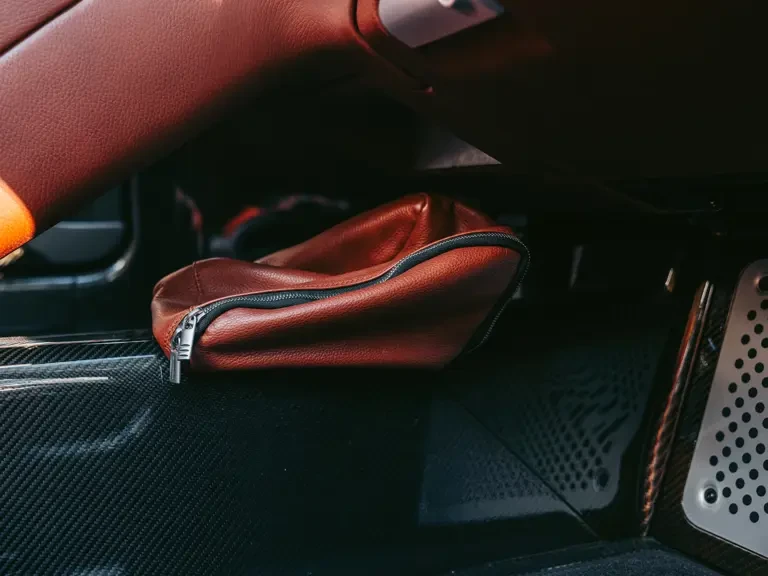 2005 Porsche Carrera GT - Image 23 of 31