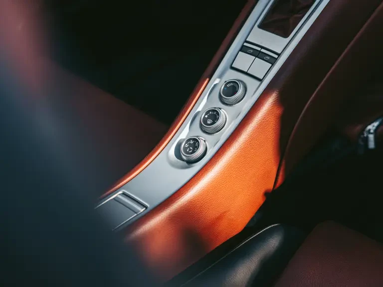 2005 Porsche Carrera GT - Image 24 of 31