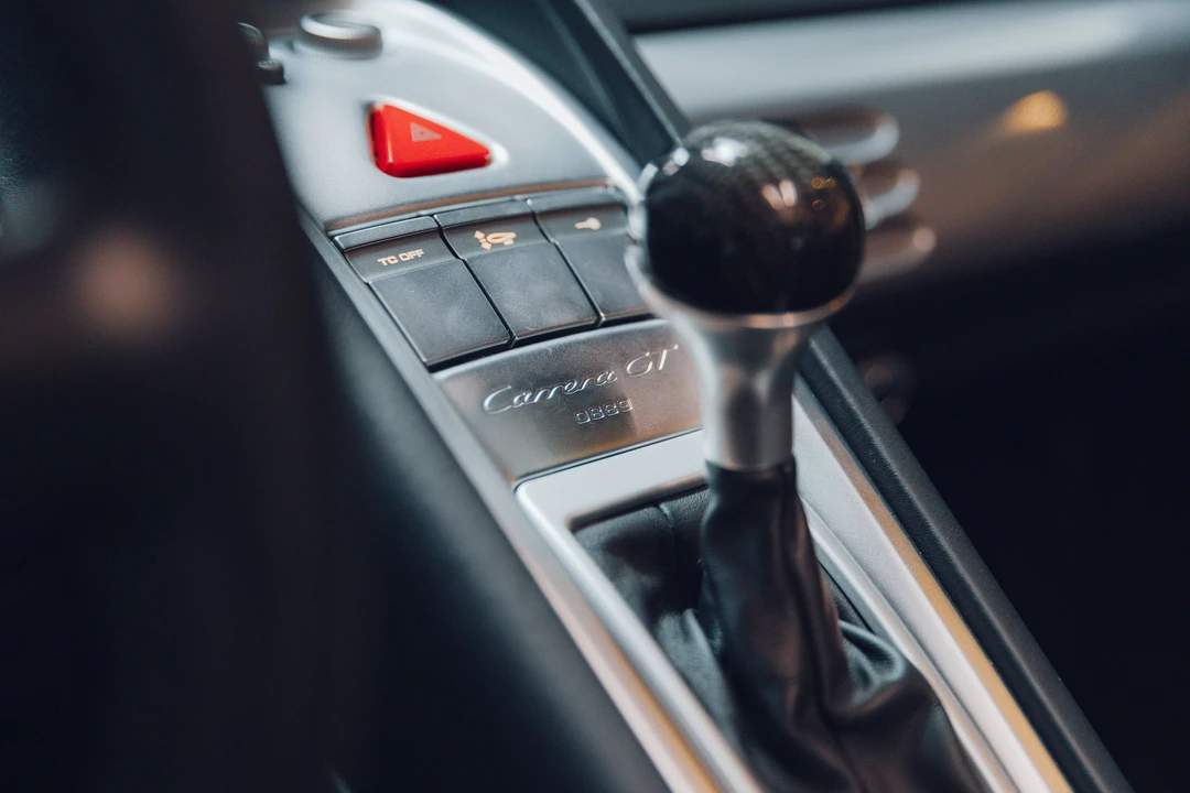 2005 Porsche Carrera GT - Image 12 of 15