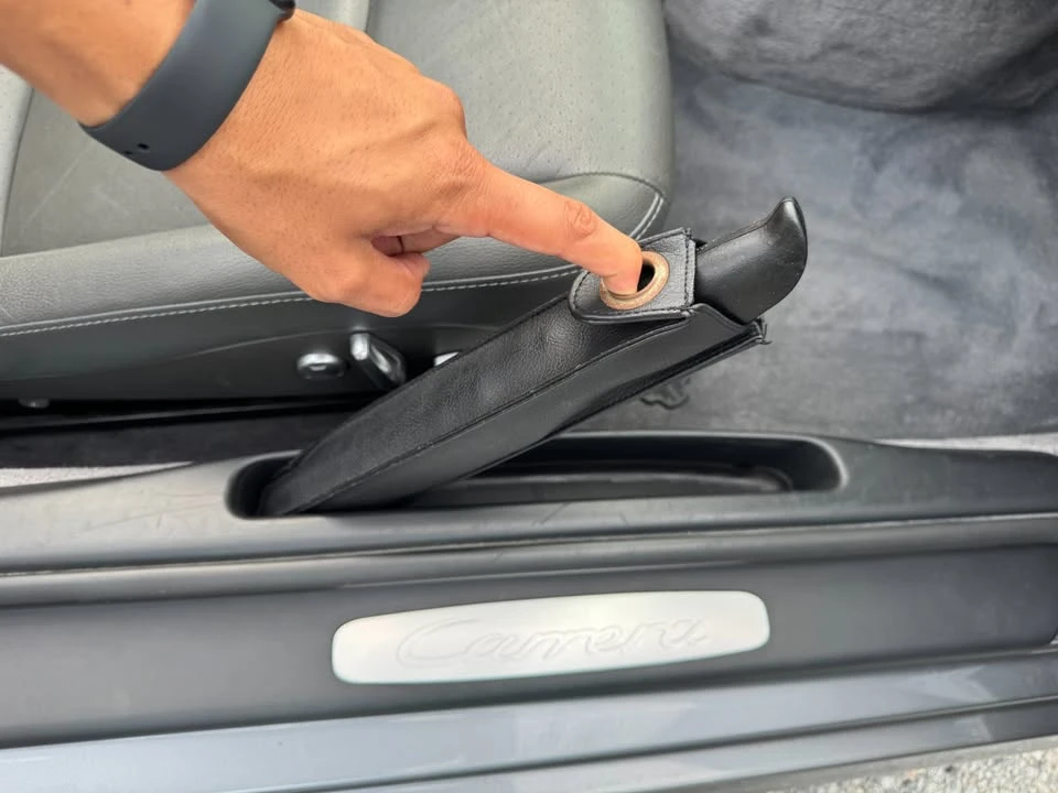 2005 Porsche Carrera GT - Image 16 of 20