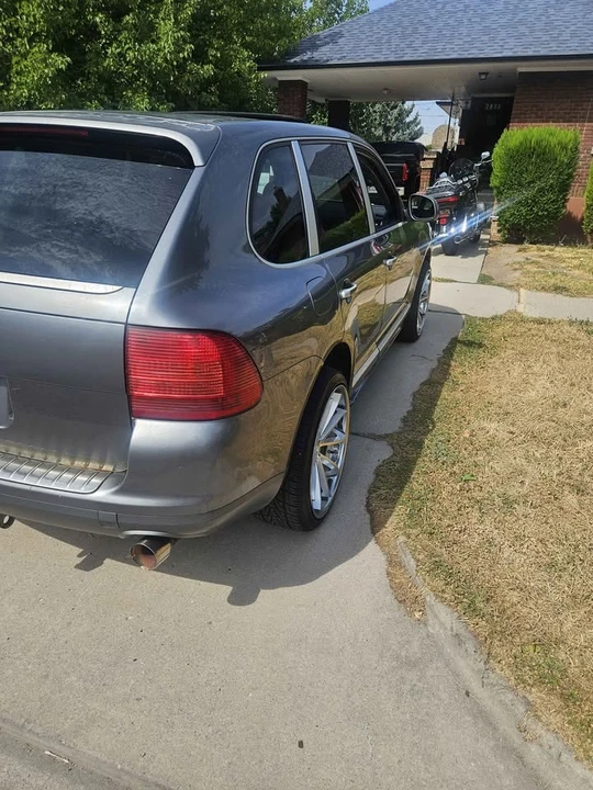 2005 Porsche Cayenne - Image 2 of 5