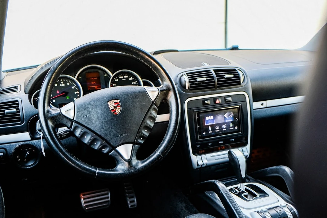 2005 Porsche 955/957 Cayenne S - Image 12 of 31