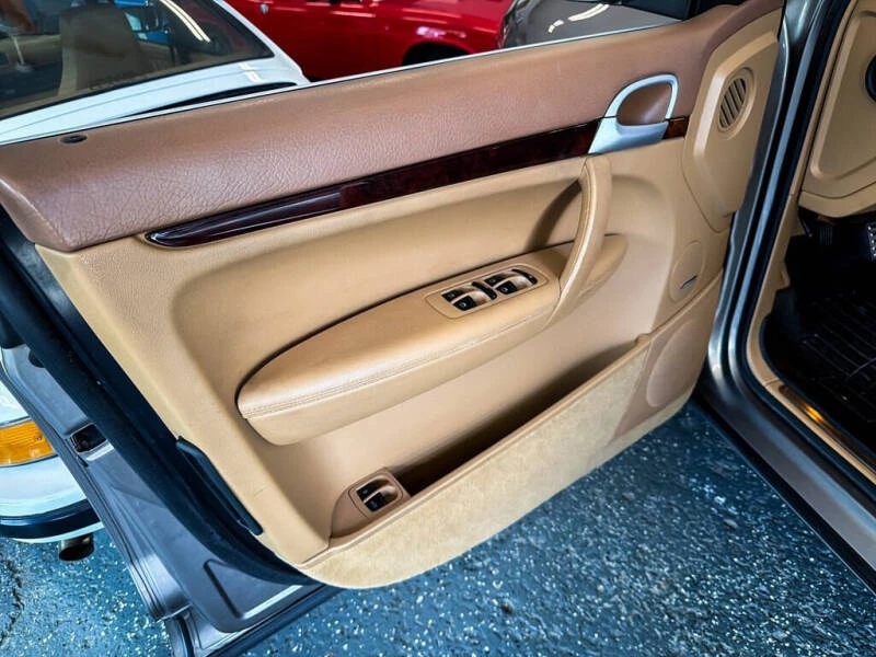 2005 Porsche 955/957 Cayenne S - Image 17 of 31
