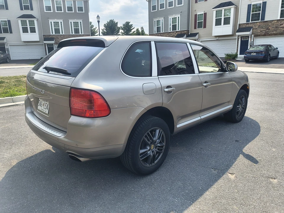 2005 Porsche 955/957 Cayenne S - Image 10 of 31