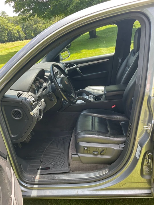 2005 Porsche 955/957 Cayenne Turbo - Image 9 of 17