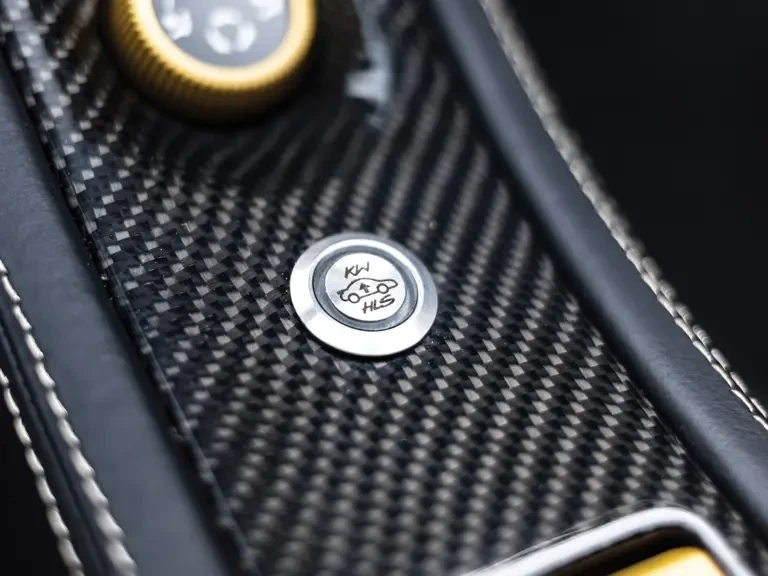 2005 Porsche Carrera GT - Image 13 of 31