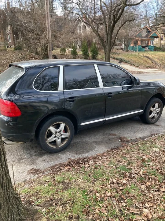 2005 Porsche Cayenne - Image 2 of 2