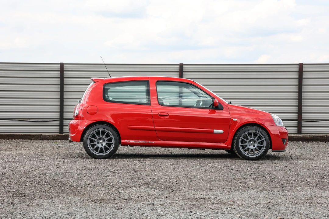 2005 Renault Clio 2nd Gen - Image 9 of 11