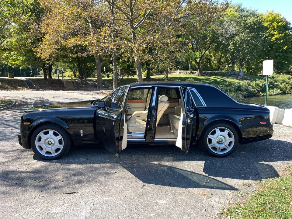 2005 Rolls-Royce Phantom VII - Image 2 of 31