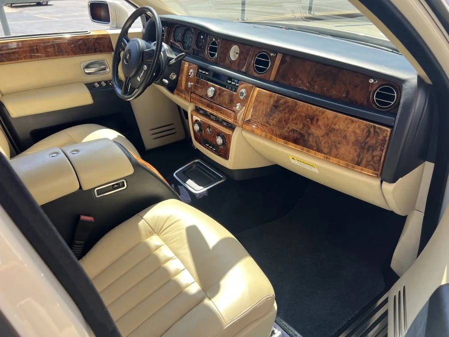 2005 Rolls-Royce Phantom VII - Image 9 of 14