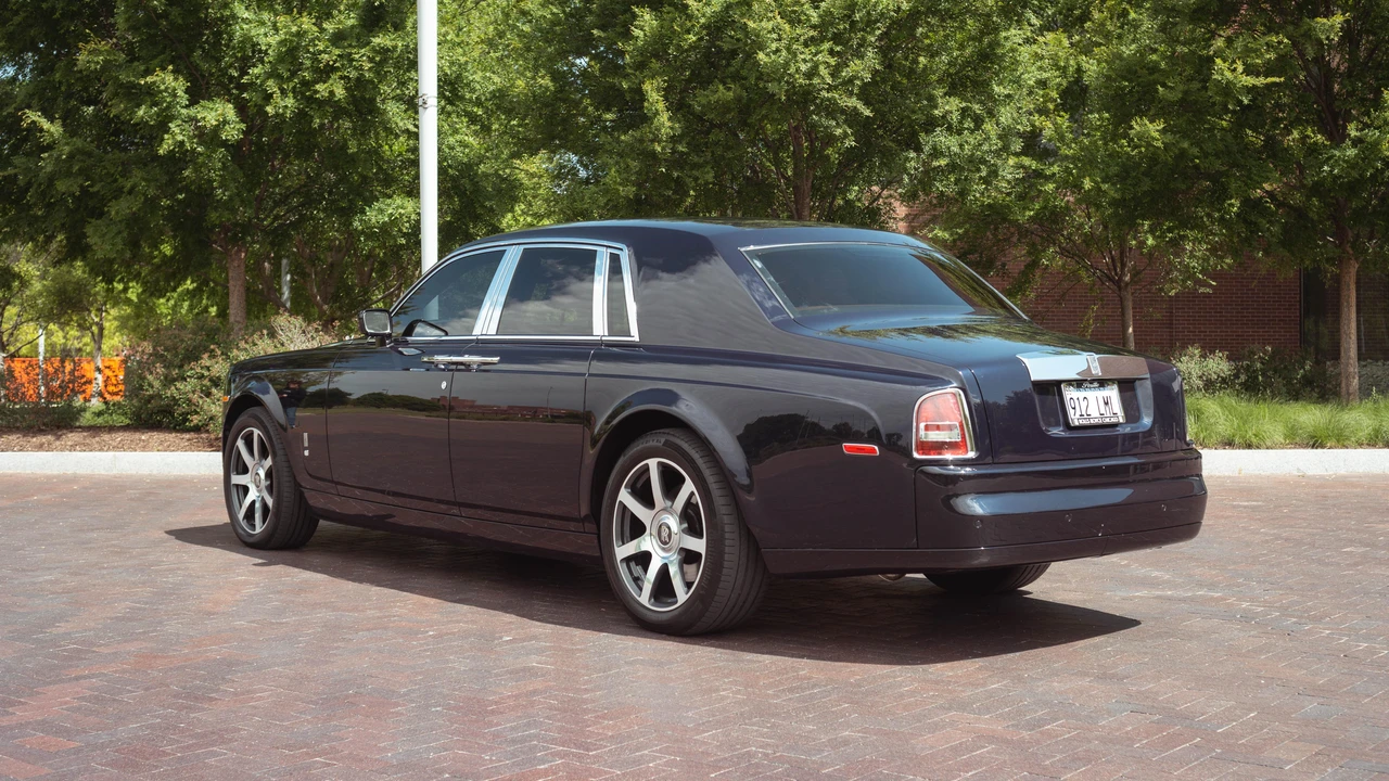 2005 Rolls-Royce Phantom VII - Image 10 of 31