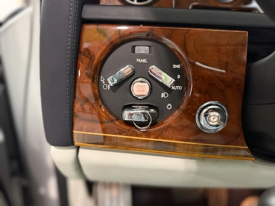 2005 Rolls-Royce Phantom VII - Image 16 of 18