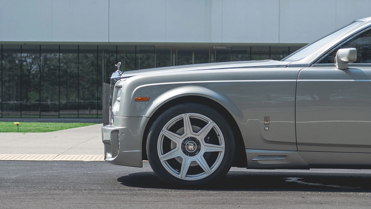 2005 Rolls-Royce Phantom VII - Image 16 of 23