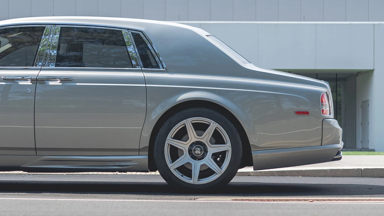 2005 Rolls-Royce Phantom VII - Image 17 of 23