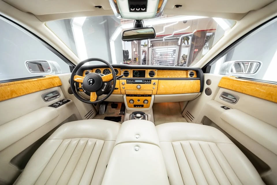 2005 Rolls-Royce Phantom VII - Image 14 of 17