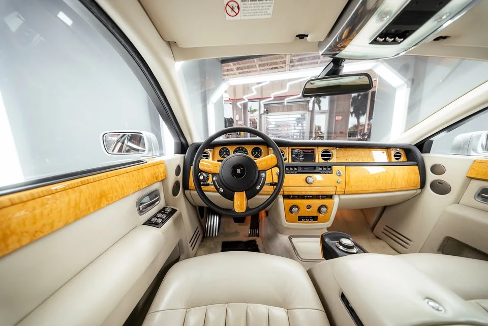 2005 Rolls-Royce Phantom VII - Image 15 of 17