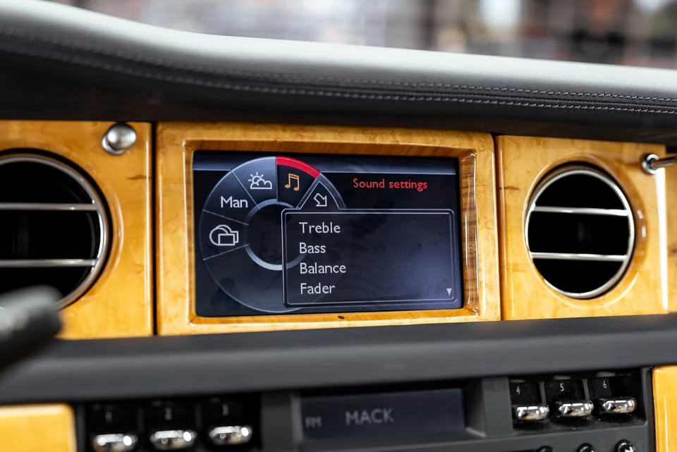 2005 Rolls-Royce Phantom VII - Image 9 of 17