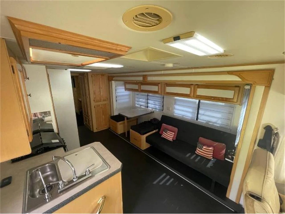 2005 Airstream - Image 9 of 25