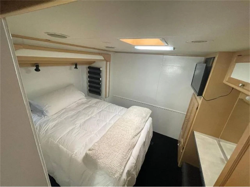 2005 Airstream - Image 4 of 25